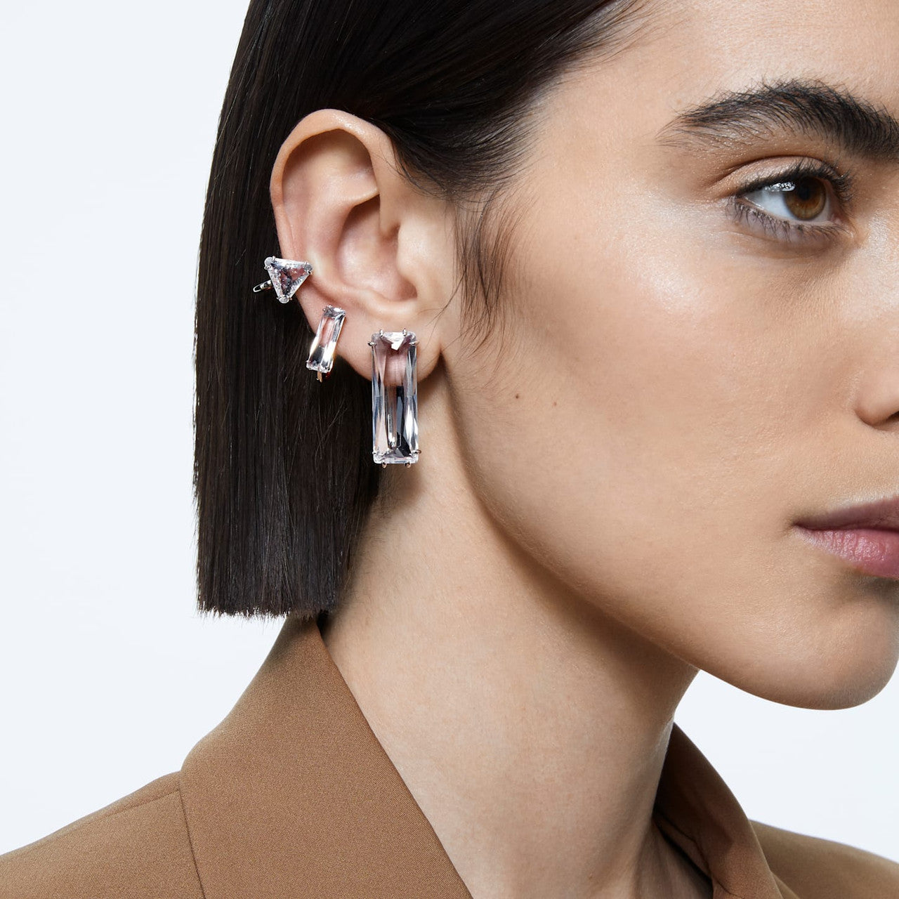 5601534 Swarovski MESMERA:CE (#3) CRY DTLI/RHS Earrings Length: 1 1/4 inches x Width: 1/2 inches Rhodium plated White SS21